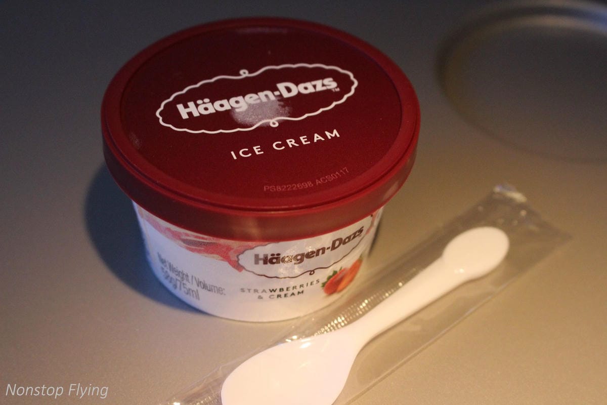 2018.12.10 國泰航空 CX451 東京-台北 波音777-300飛行記錄