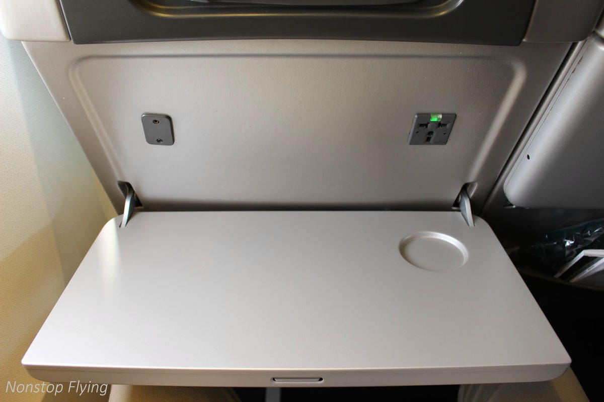 2018.12.10 國泰航空 CX451 東京-台北 波音777-300飛行記錄