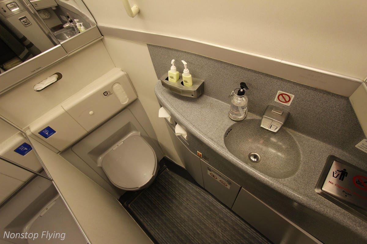 2018.12.10 國泰航空 CX451 東京-台北 波音777-300飛行記錄