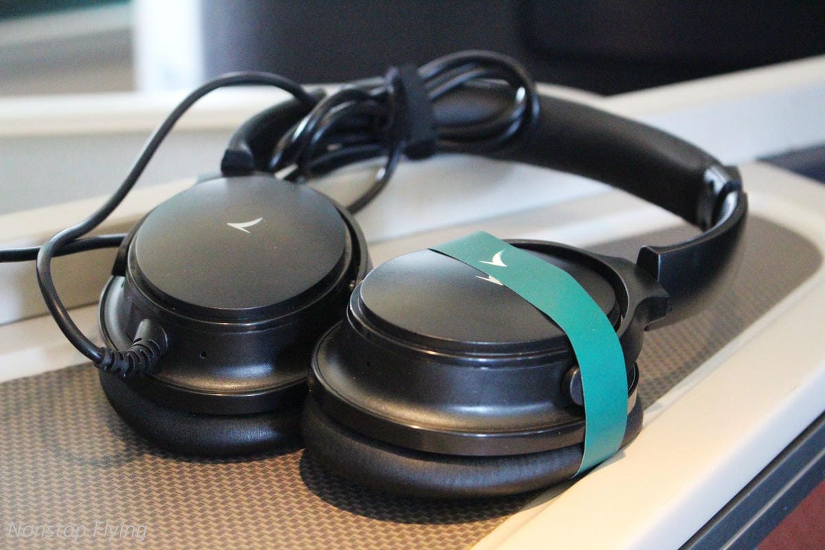 2019.02.15 國泰航空 CX475 台北-香港 A330-300商務艙飛行記錄 -長程版反魚骨平躺商務艙 - 第33張圖 2019.02.15 國泰航空 CX475 台北-香港 A330-300商務艙飛行記錄 -長程版反魚骨平躺商務艙