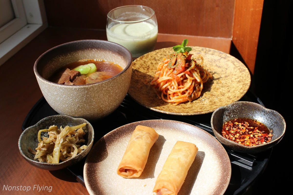 2019.02.15 國泰航空 CX475 台北-香港 A330-300商務艙飛行記錄 -長程版反魚骨平躺商務艙