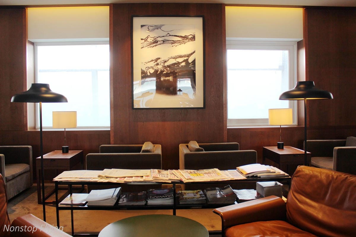 2019.02.15 國泰航空 CX475 台北-香港 A330-300商務艙飛行記錄 -長程版反魚骨平躺商務艙