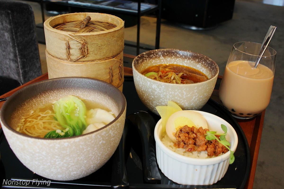 2019.02.15 國泰航空 CX475 台北-香港 A330-300商務艙飛行記錄 -長程版反魚骨平躺商務艙 - 第14張圖 2019.02.15 國泰航空 CX475 台北-香港 A330-300商務艙飛行記錄 -長程版反魚骨平躺商務艙