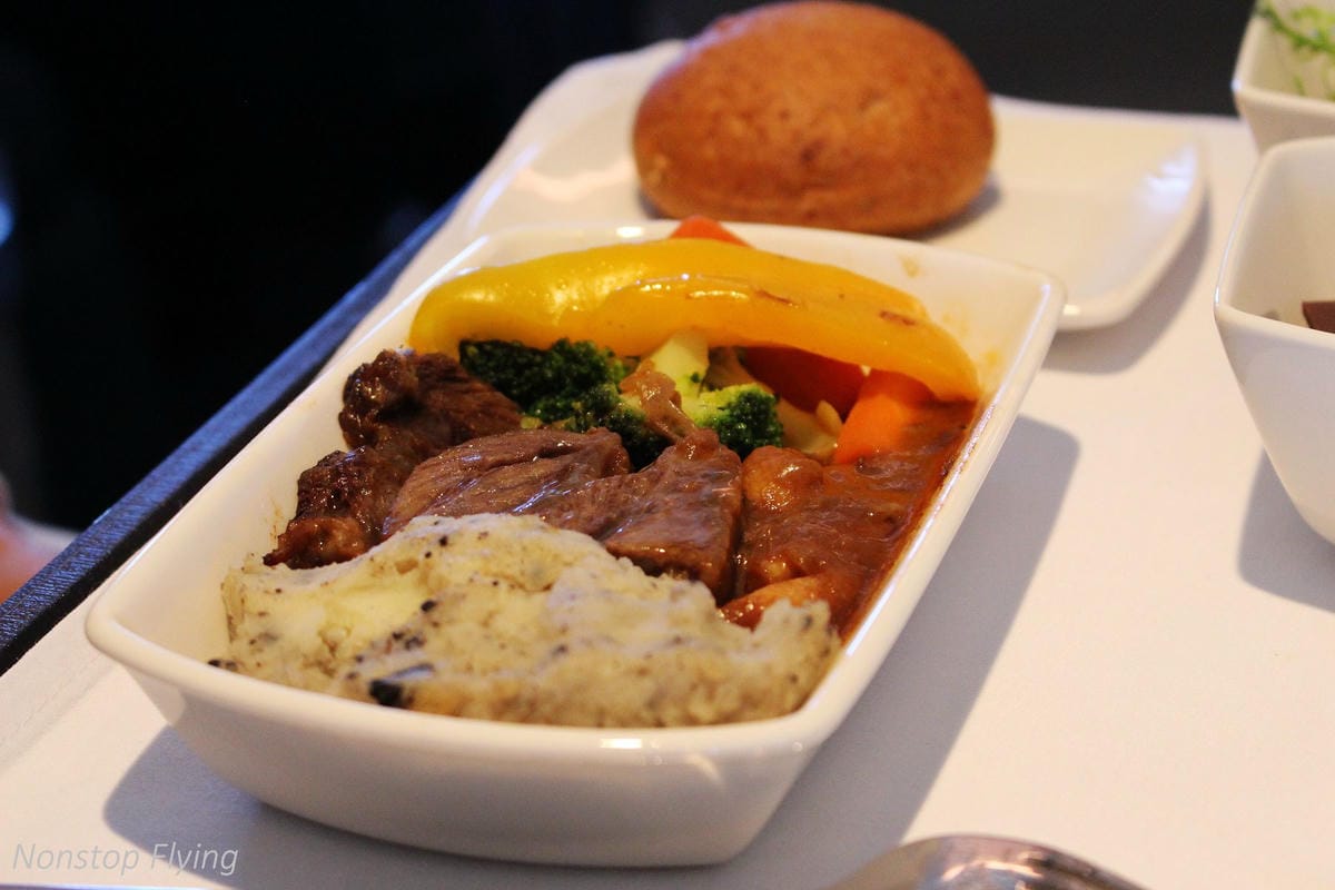 2019.02.15 國泰航空 CX475 台北-香港 A330-300商務艙飛行記錄 -長程版反魚骨平躺商務艙 - 第44張圖 2019.02.15 國泰航空 CX475 台北-香港 A330-300商務艙飛行記錄 -長程版反魚骨平躺商務艙