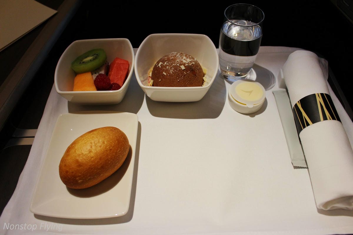 2019.02.17 國泰航空 CX402 香港-台北 A350-1000商務艙飛行記錄 -國泰最新旗艦機型