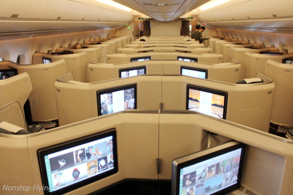 2019.02.17 國泰航空 CX402 香港-台北 A350-1000商務艙飛行記錄 -國泰最新旗艦機型