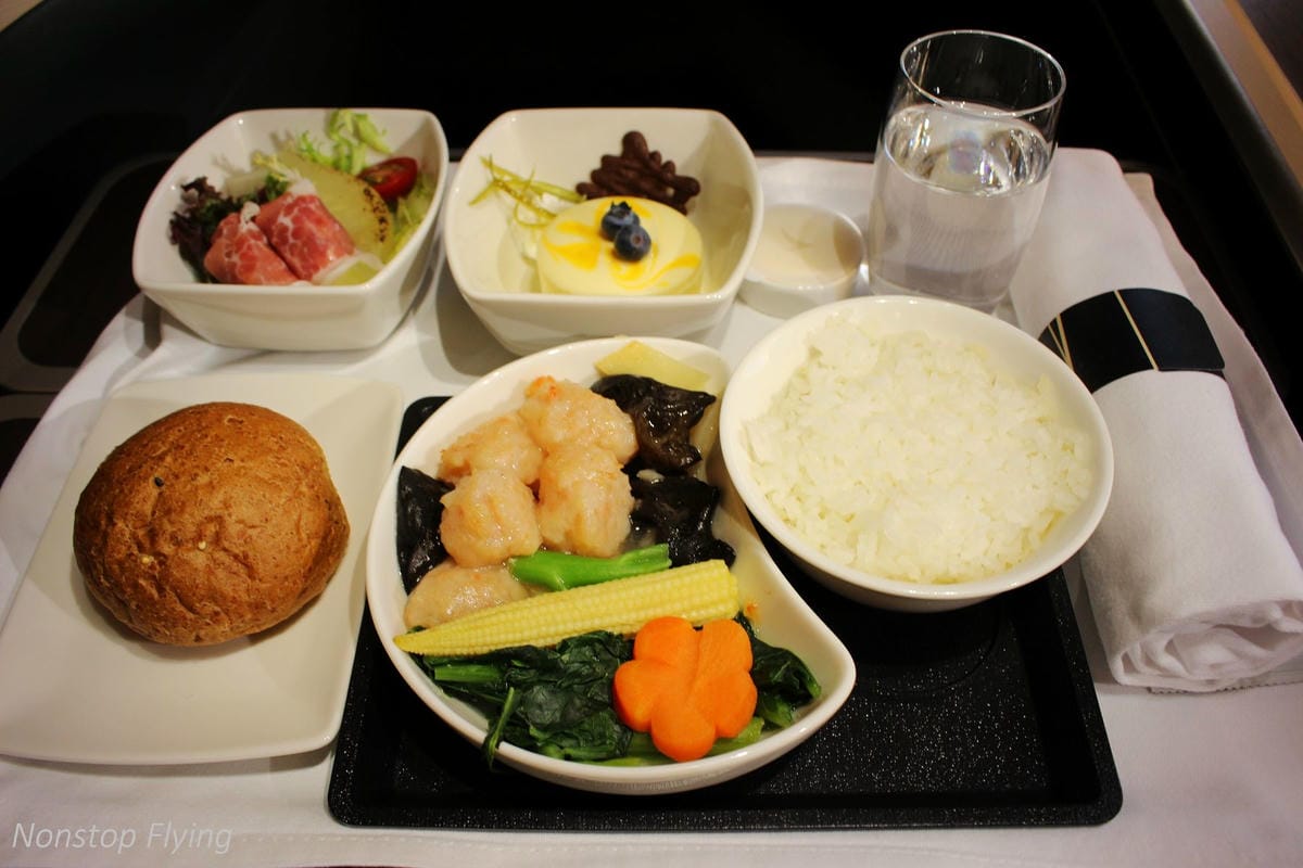 2019.04.16 國泰航空 CX485 台北-香港 A350-900商務艙 飛行記錄