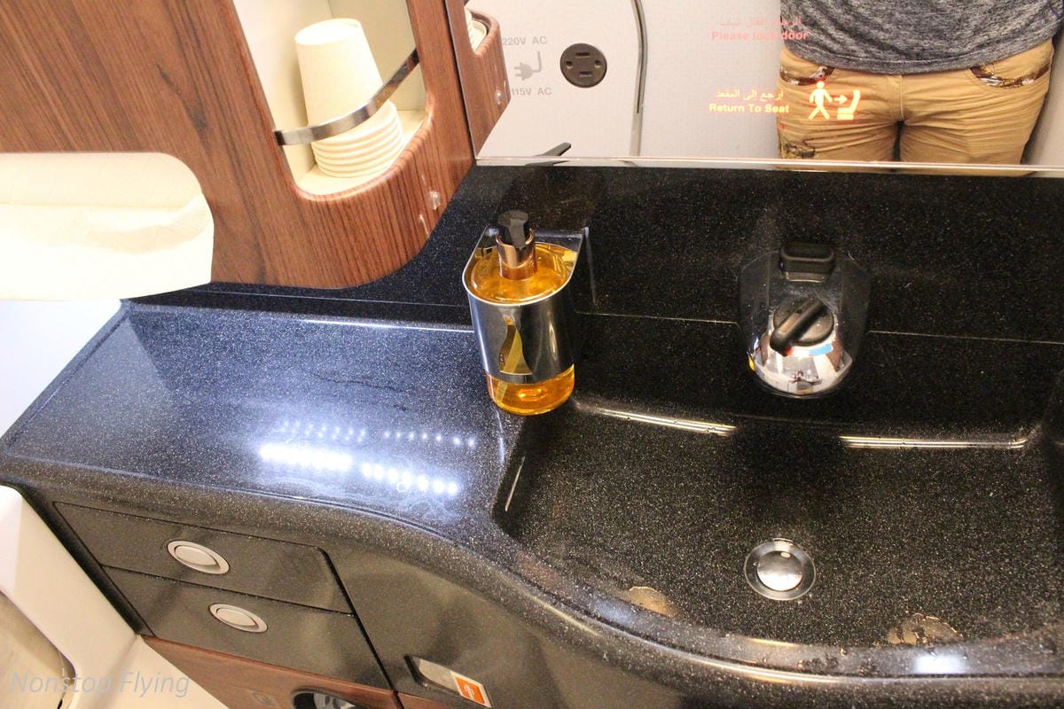 2019.04.17 卡達航空 QR815 香港-杜哈 Qsuite體驗 -波音777豪華包廂、五星級服務、吃到飽隨選菜單,全球最佳商務艙!