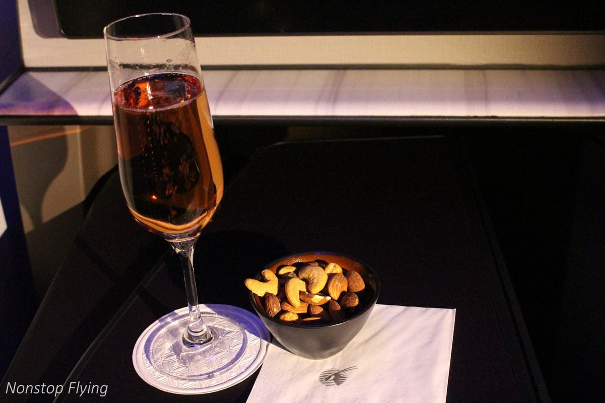 2019.04.17 卡達航空 QR815 香港-杜哈 Qsuite體驗 -波音777豪華包廂、五星級服務、吃到飽隨選菜單,全球最佳商務艙!