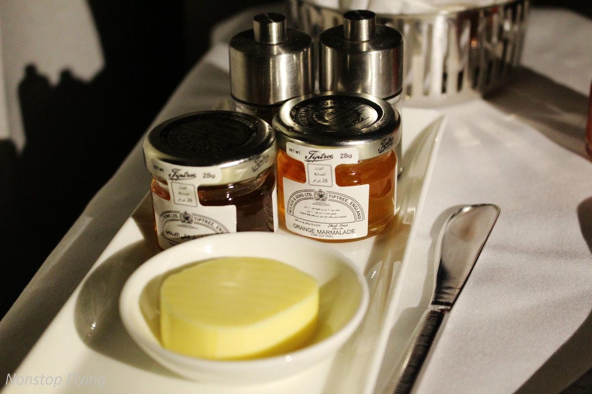 2019.04.17 卡達航空 QR815 香港-杜哈 Qsuite體驗 -波音777豪華包廂、五星級服務、吃到飽隨選菜單,全球最佳商務艙!