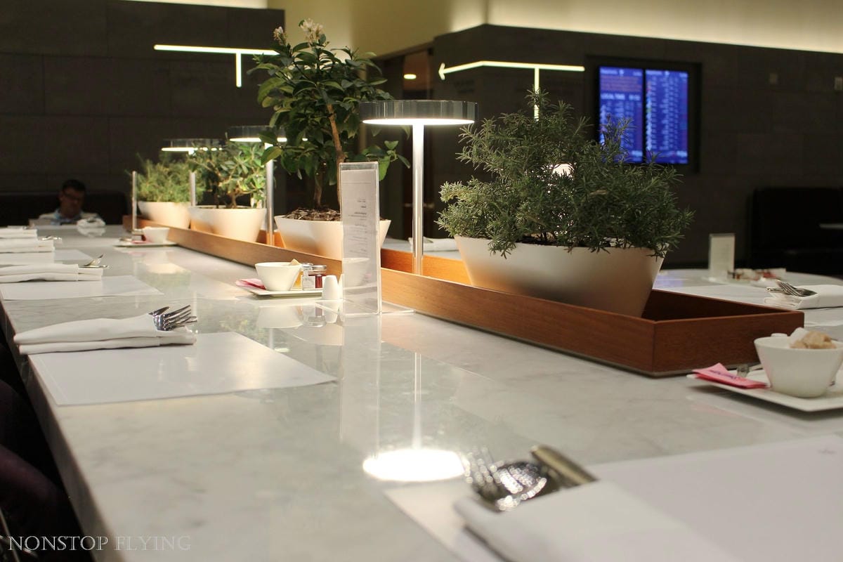 卡達航空 杜哈 Al Mourjan Business Lounge -主場旗艦商務貴賓室，雙層霸氣豪華空間，淋浴、休息、餐飲完整設施