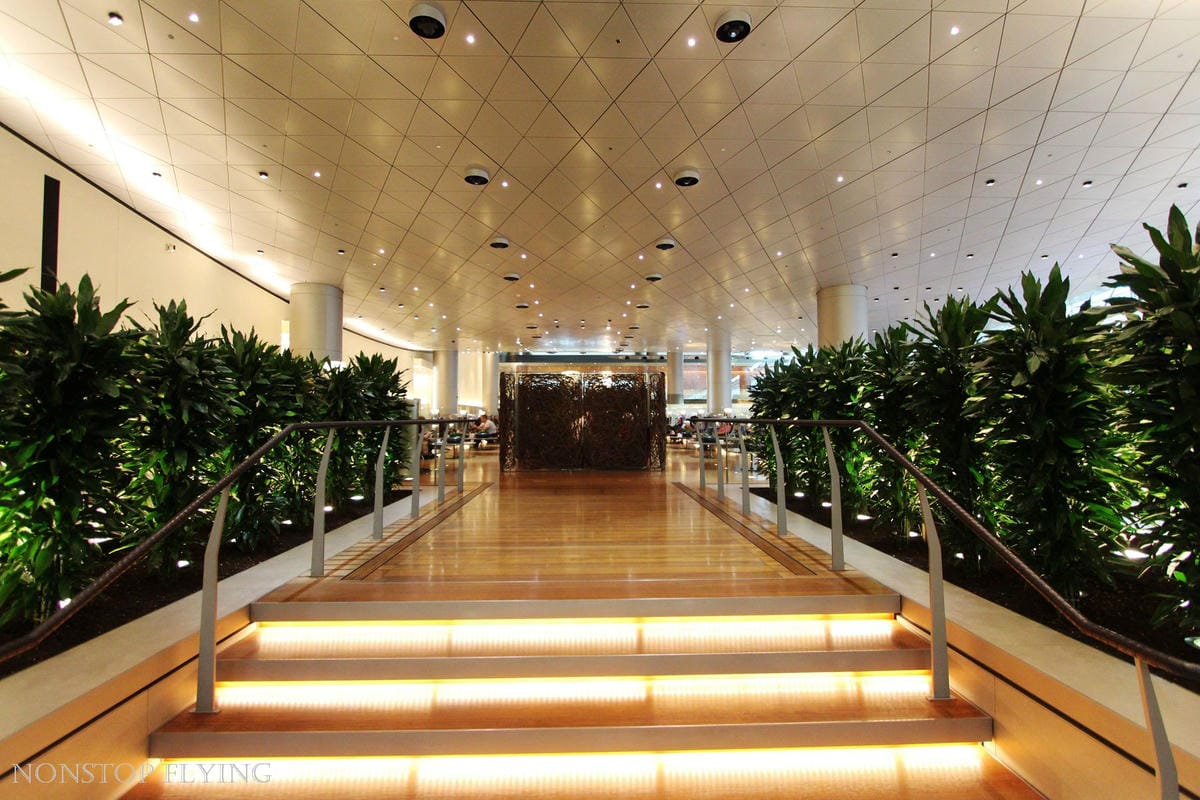 卡達航空 杜哈 Al Mourjan Business Lounge -主場旗艦商務貴賓室，雙層霸氣豪華空間，淋浴、休息、餐飲完整設施