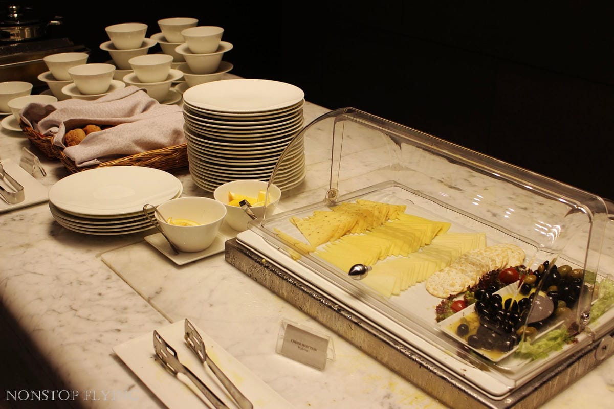 卡達航空 杜哈 Al Mourjan Business Lounge -主場旗艦商務貴賓室，雙層霸氣豪華空間，淋浴、休息、餐飲完整設施