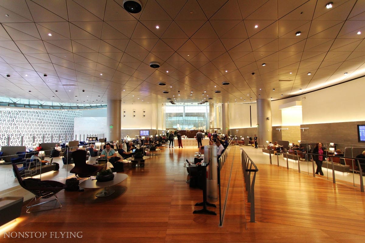 卡達航空 杜哈 Al Mourjan Business Lounge -主場旗艦商務貴賓室，雙層霸氣豪華空間，淋浴、休息、餐飲完整設施