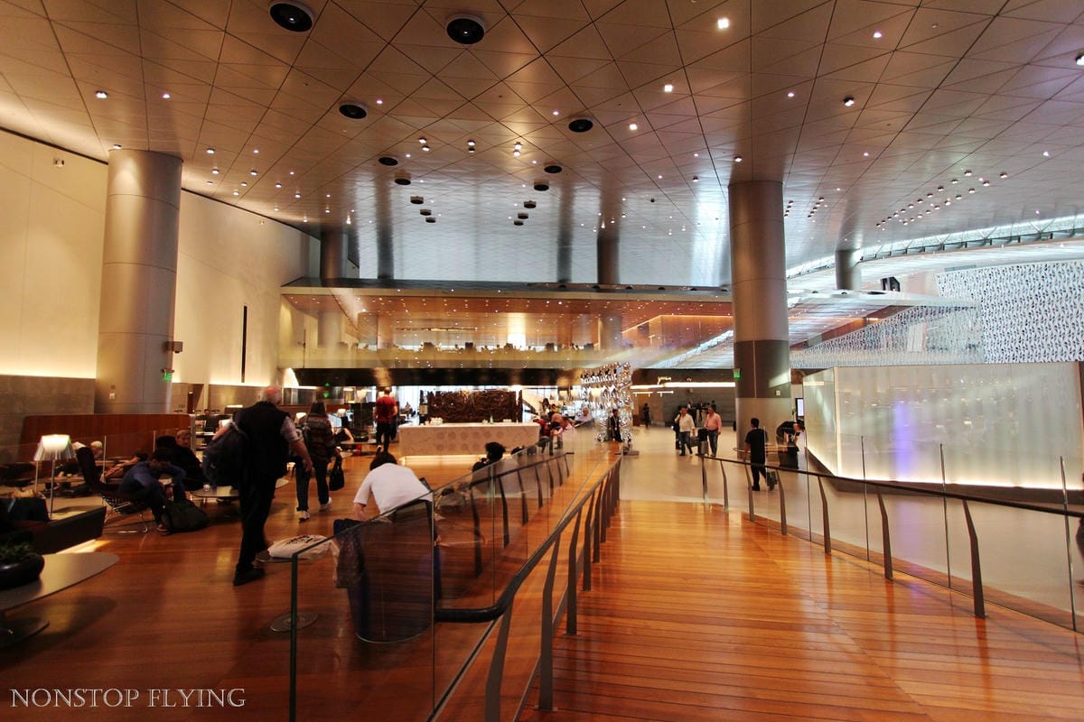 卡達航空 杜哈 Al Mourjan Business Lounge -主場旗艦商務貴賓室，雙層霸氣豪華空間，淋浴、休息、餐飲完整設施