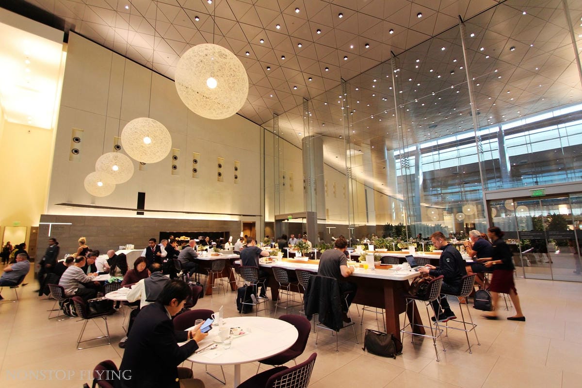 卡達航空 杜哈 Al Mourjan Business Lounge -主場旗艦商務貴賓室，雙層霸氣豪華空間，淋浴、休息、餐飲完整設施