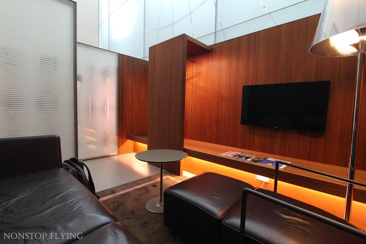 卡達航空 杜哈 Al Mourjan Business Lounge -主場旗艦商務貴賓室，雙層霸氣豪華空間，淋浴、休息、餐飲完整設施