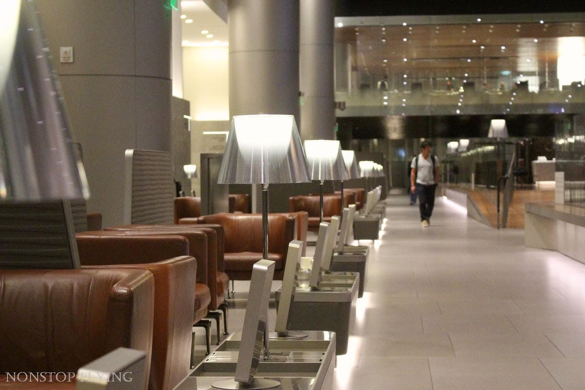 卡達航空 杜哈 Al Mourjan Business Lounge -主場旗艦商務貴賓室，雙層霸氣豪華空間，淋浴、休息、餐飲完整設施