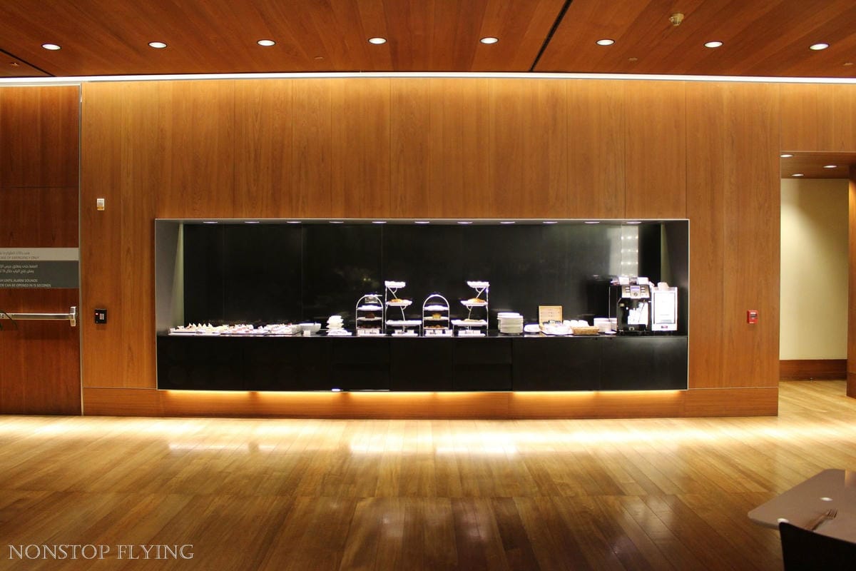 卡達航空 杜哈 Al Mourjan Business Lounge -主場旗艦商務貴賓室，雙層霸氣豪華空間，淋浴、休息、餐飲完整設施