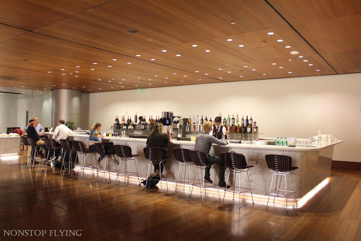 卡達航空 杜哈 Al Mourjan Business Lounge -主場旗艦商務貴賓室，雙層霸氣豪華空間，淋浴、休息、餐飲完整設施