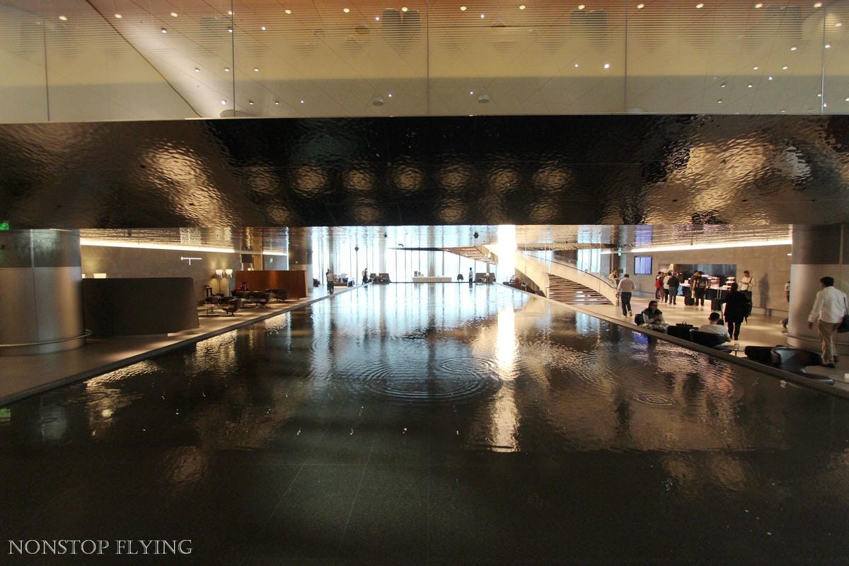 卡達航空 杜哈 Al Mourjan Business Lounge -主場旗艦商務貴賓室，雙層霸氣豪華空間，淋浴、休息、餐飲完整設施