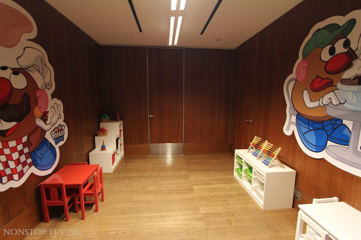 卡達航空 杜哈 Al Mourjan Business Lounge -主場旗艦商務貴賓室，雙層霸氣豪華空間，淋浴、休息、餐飲完整設施