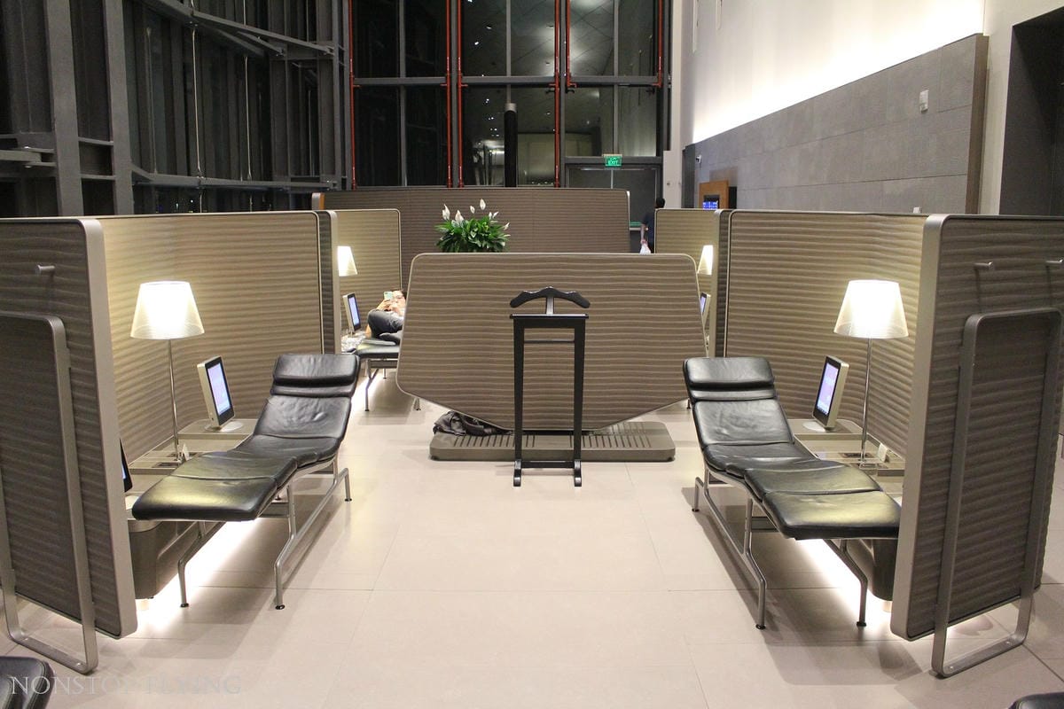 卡達航空 杜哈 Al Mourjan Business Lounge -主場旗艦商務貴賓室，雙層霸氣豪華空間，淋浴、休息、餐飲完整設施