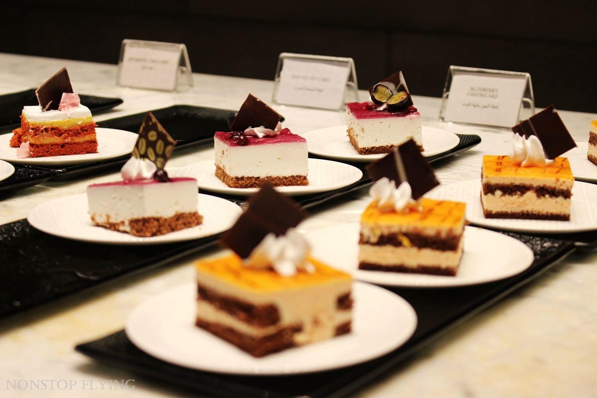 卡達航空 杜哈 Al Mourjan Business Lounge -主場旗艦商務貴賓室，雙層霸氣豪華空間，淋浴、休息、餐飲完整設施