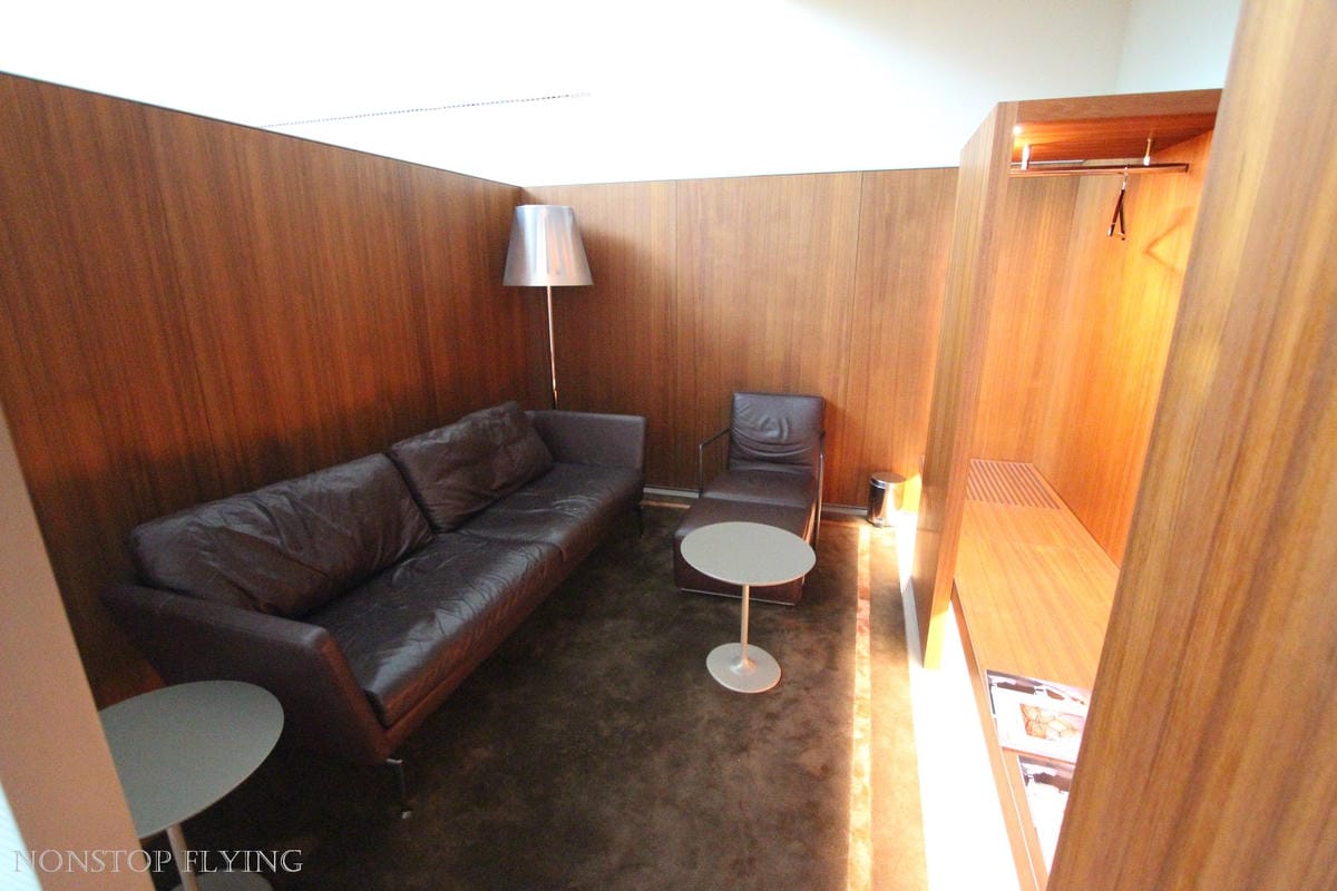 卡達航空 杜哈 Al Mourjan Business Lounge -主場旗艦商務貴賓室，雙層霸氣豪華空間，淋浴、休息、餐飲完整設施