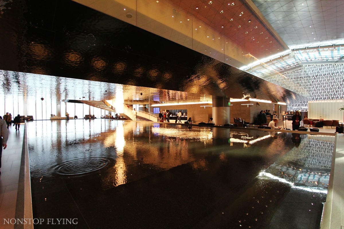 卡達航空 杜哈 Al Mourjan Business Lounge -主場旗艦商務貴賓室，雙層霸氣豪華空間，淋浴、休息、餐飲完整設施