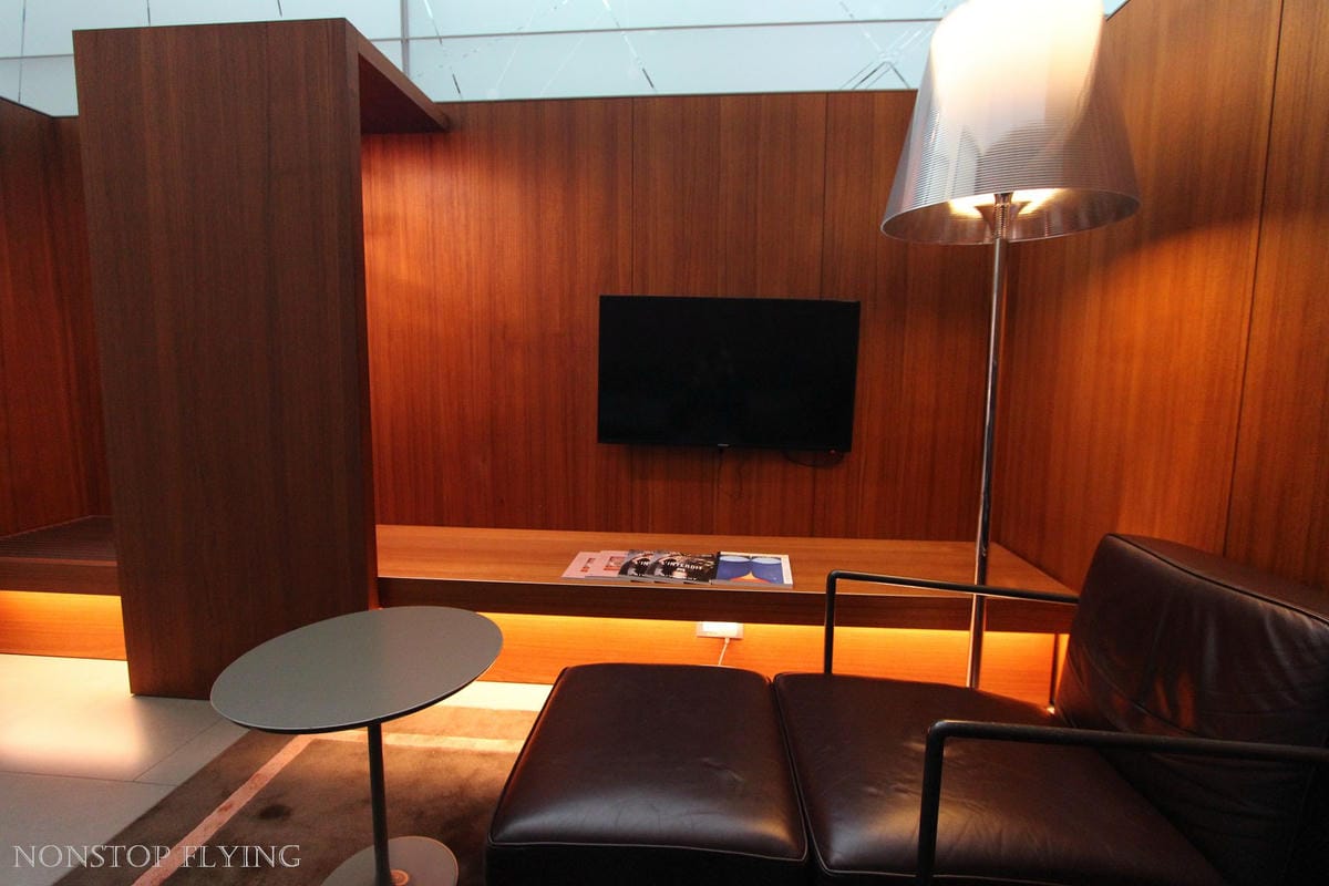 卡達航空 杜哈 Al Mourjan Business Lounge -主場旗艦商務貴賓室，雙層霸氣豪華空間，淋浴、休息、餐飲完整設施