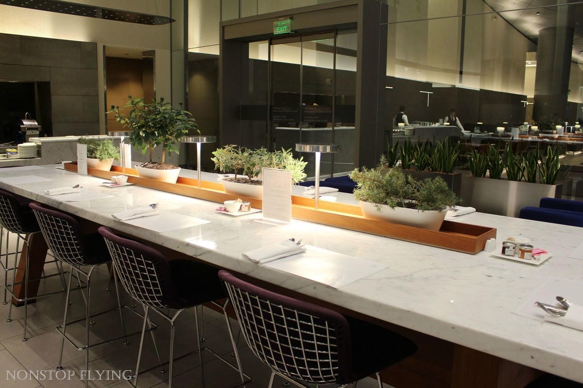 卡達航空 杜哈 Al Mourjan Business Lounge -主場旗艦商務貴賓室，雙層霸氣豪華空間，淋浴、休息、餐飲完整設施