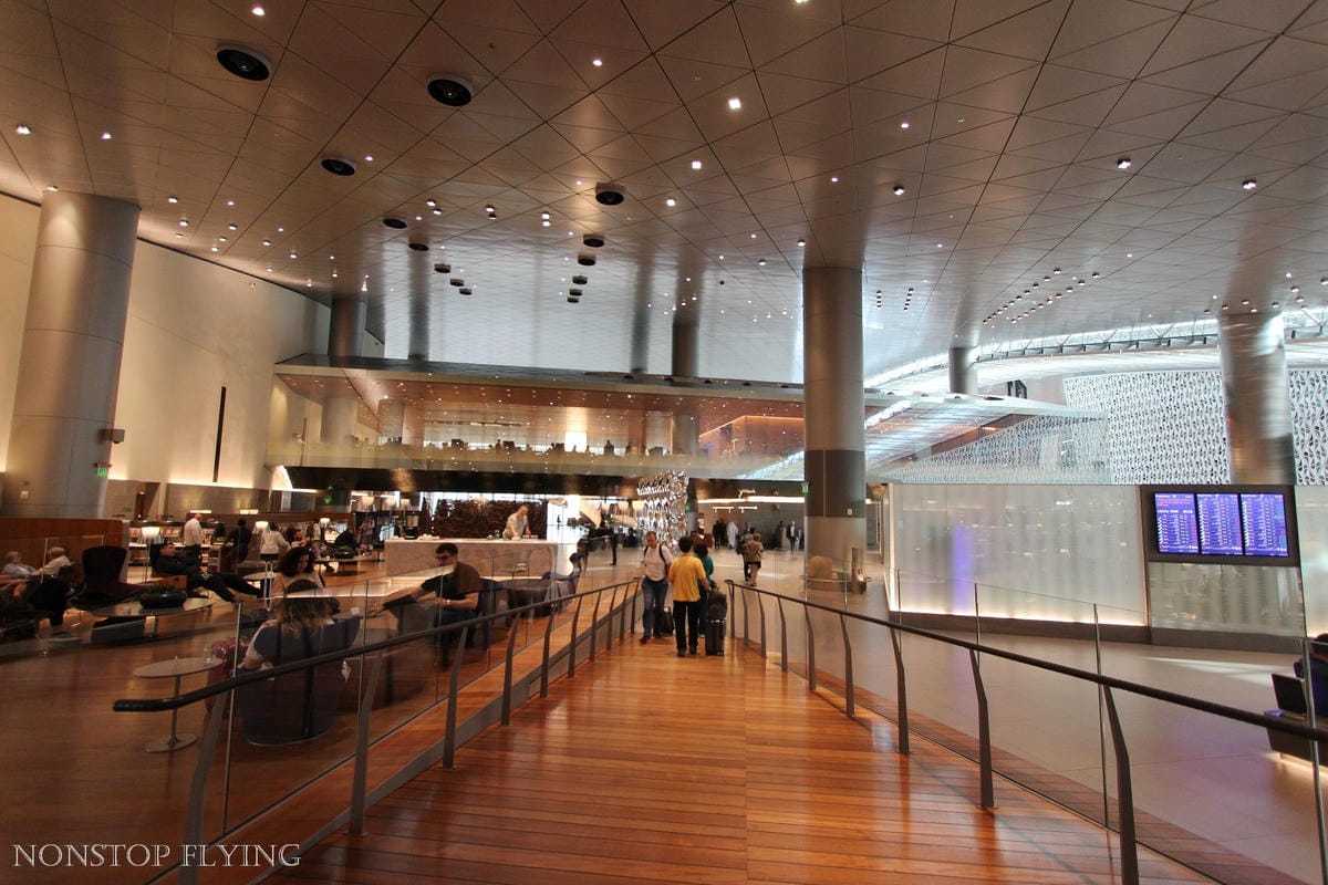 卡達航空 杜哈 Al Mourjan Business Lounge -主場旗艦商務貴賓室，雙層霸氣豪華空間，淋浴、休息、餐飲完整設施