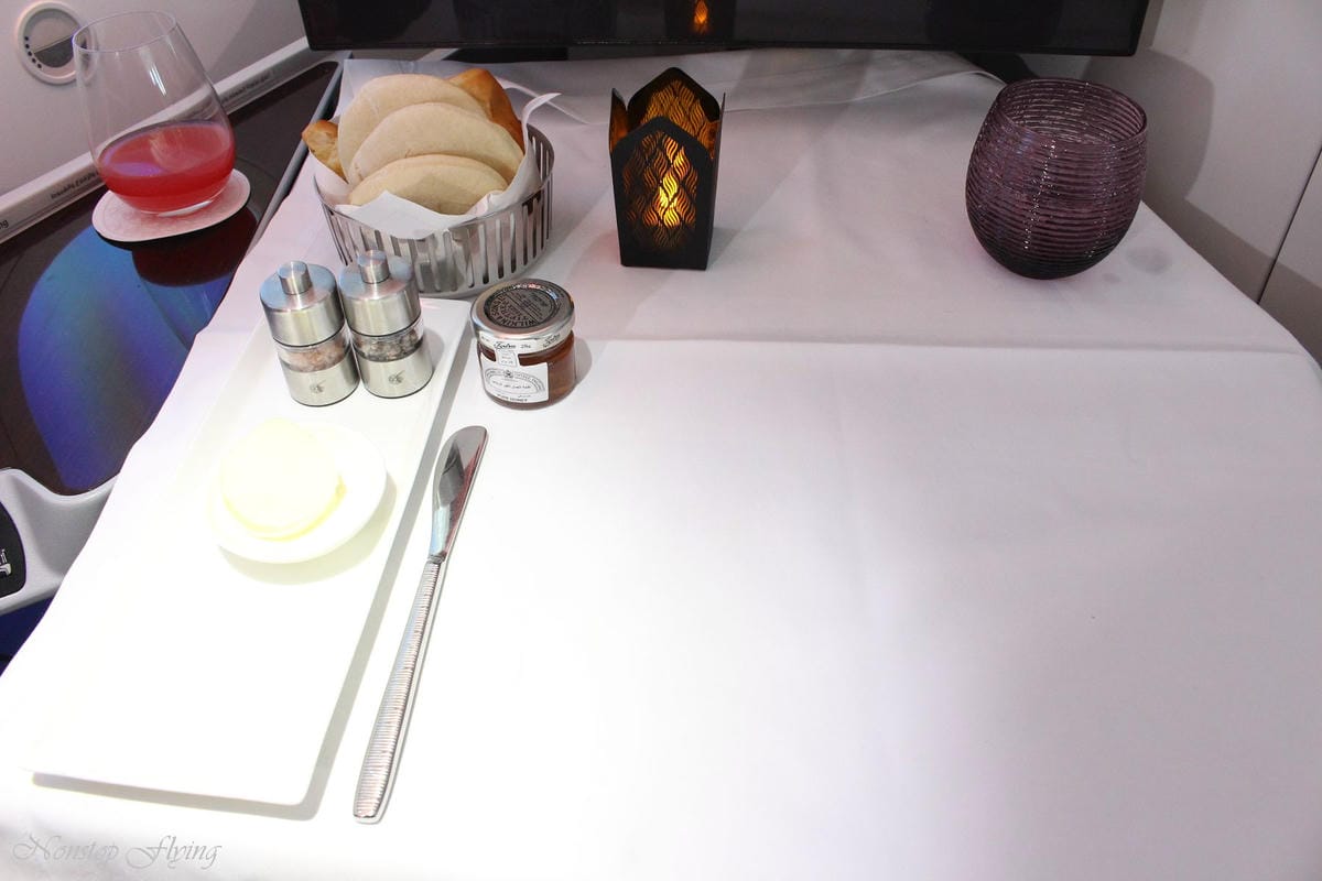 2019.04.17 卡達航空 QR327 杜哈-倫敦蓋威克 787-8商務艙 飛行記錄 -全平躺座椅、隨選餐飲、五星級服務