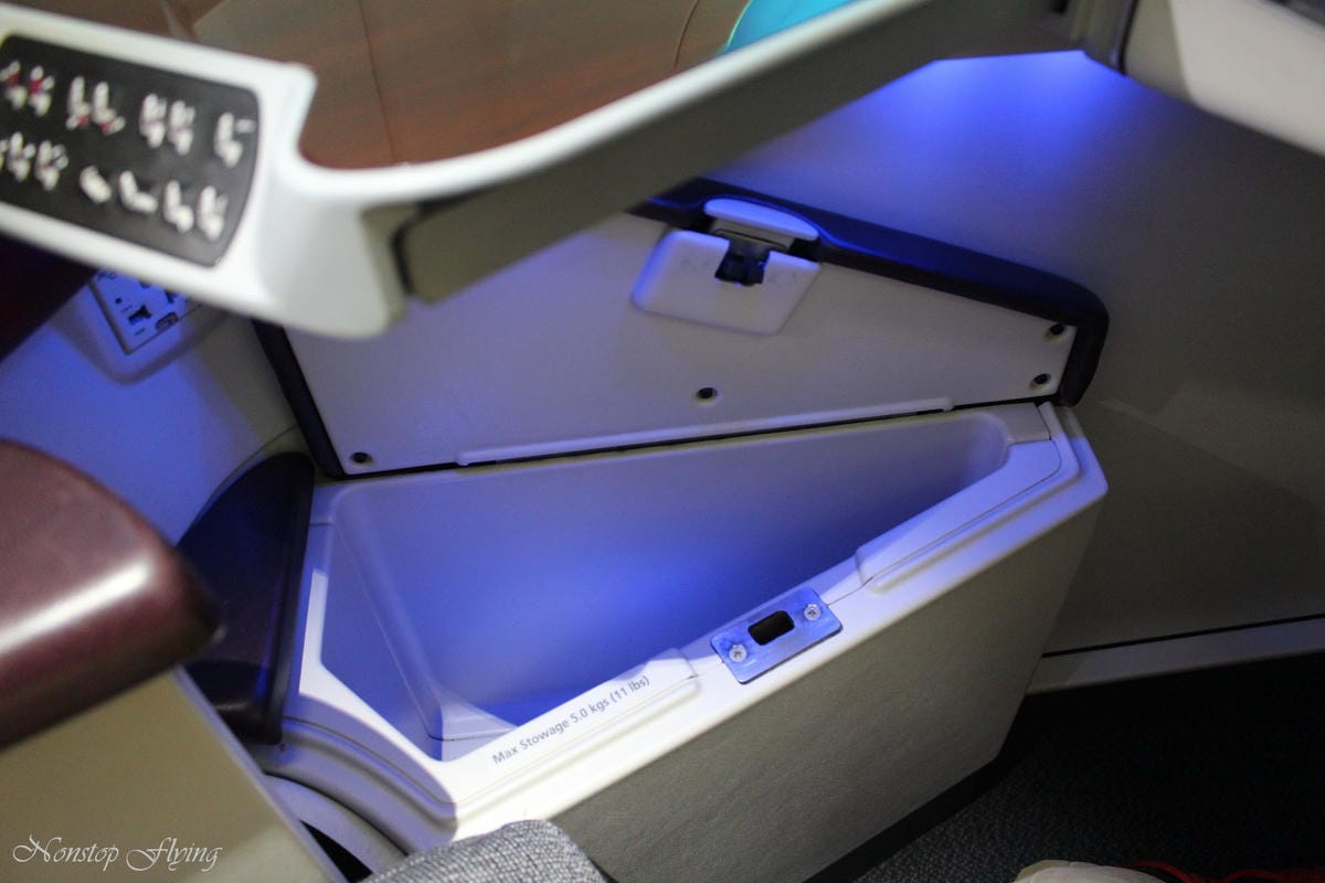 2019.04.17 卡達航空 QR327 杜哈-倫敦蓋威克 787-8商務艙 飛行記錄 -全平躺座椅、隨選餐飲、五星級服務 - 第20張圖 2019.04.17 卡達航空 QR327 杜哈-倫敦蓋威克 787-8商務艙 飛行記錄 -全平躺座椅、隨選餐飲、五星級服務