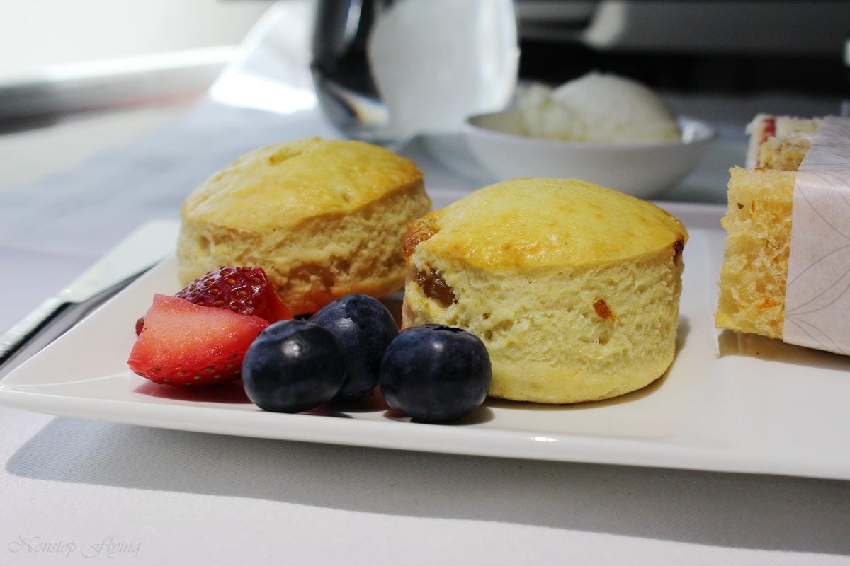 2019.04.17 卡達航空 QR327 杜哈-倫敦蓋威克 787-8商務艙 飛行記錄 -全平躺座椅、隨選餐飲、五星級服務 - 第59張圖 2019.04.17 卡達航空 QR327 杜哈-倫敦蓋威克 787-8商務艙 飛行記錄 -全平躺座椅、隨選餐飲、五星級服務