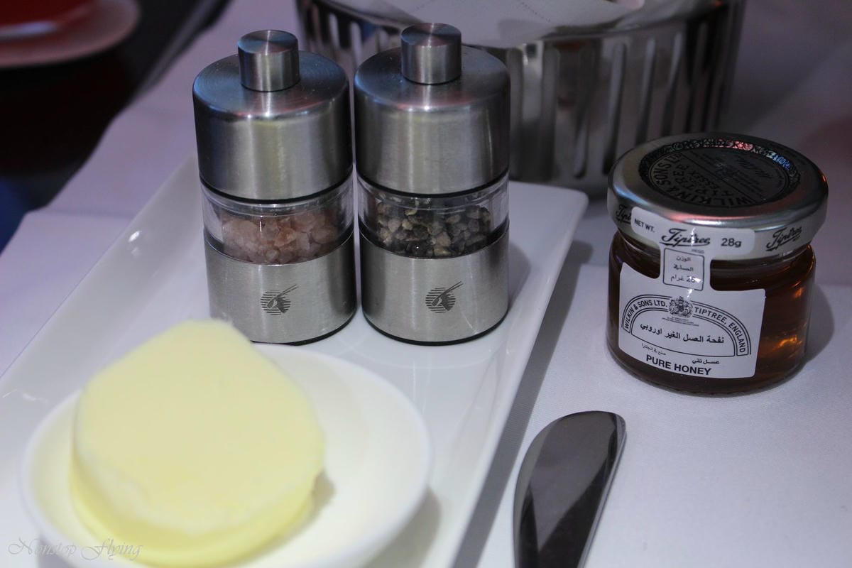 2019.04.17 卡達航空 QR327 杜哈-倫敦蓋威克 787-8商務艙 飛行記錄 -全平躺座椅、隨選餐飲、五星級服務 - 第52張圖 2019.04.17 卡達航空 QR327 杜哈-倫敦蓋威克 787-8商務艙 飛行記錄 -全平躺座椅、隨選餐飲、五星級服務