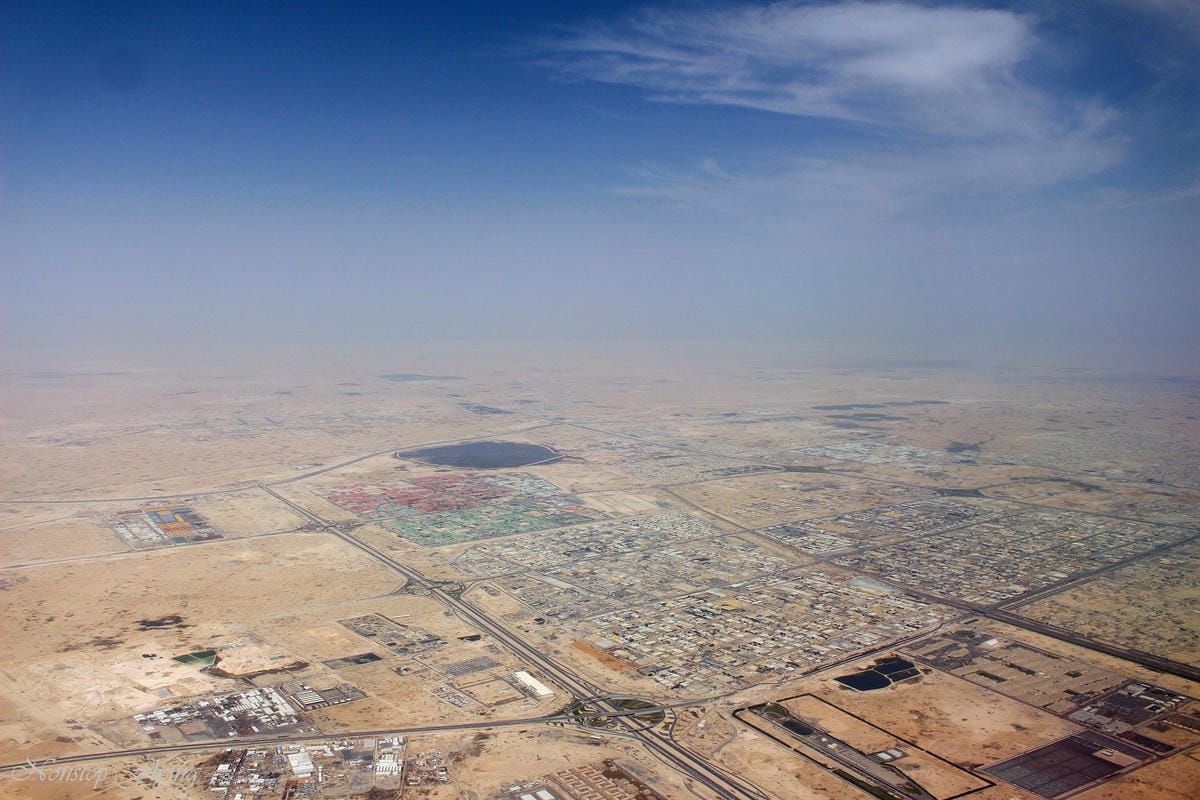 2019.04.17 卡達航空 QR327 杜哈-倫敦蓋威克 787-8商務艙 飛行記錄 -全平躺座椅、隨選餐飲、五星級服務 - 第42張圖 2019.04.17 卡達航空 QR327 杜哈-倫敦蓋威克 787-8商務艙 飛行記錄 -全平躺座椅、隨選餐飲、五星級服務