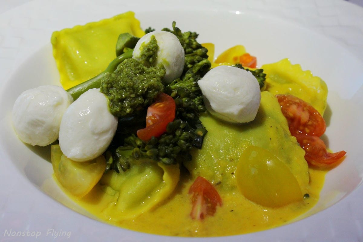 2019.04.26 卡達航空 QR328 倫敦蓋威克-杜哈 787-8商務艙 飛行記錄 -全平躺座椅、隨選餐飲、五星服務 - 第58張圖 2019.04.26 卡達航空 QR328 倫敦蓋威克-杜哈 787-8商務艙 飛行記錄 -全平躺座椅、隨選餐飲、五星服務