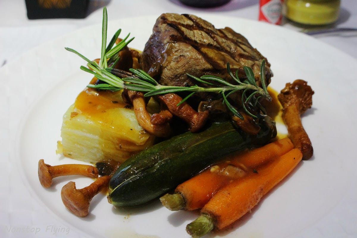 2019.04.26 卡達航空 QR328 倫敦蓋威克-杜哈 787-8商務艙 飛行記錄 -全平躺座椅、隨選餐飲、五星服務 - 第54張圖 2019.04.26 卡達航空 QR328 倫敦蓋威克-杜哈 787-8商務艙 飛行記錄 -全平躺座椅、隨選餐飲、五星服務