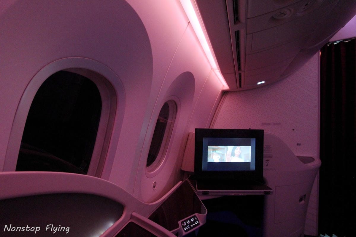 2019.04.26 卡達航空 QR328 倫敦蓋威克-杜哈 787-8商務艙 飛行記錄 -全平躺座椅、隨選餐飲、五星服務 - 第64張圖 2019.04.26 卡達航空 QR328 倫敦蓋威克-杜哈 787-8商務艙 飛行記錄 -全平躺座椅、隨選餐飲、五星服務