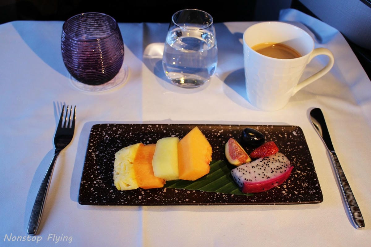 2019.04.27 卡達航空 QR816 杜哈-香港 777-300ER Qsuite商務艙 -豪華個人包廂、五星級服務、隨選菜單、名牌備品 - 第37張圖 2019.04.27 卡達航空 QR816 杜哈-香港 777-300ER Qsuite商務艙 -豪華個人包廂、五星級服務、隨選菜單、名牌備品