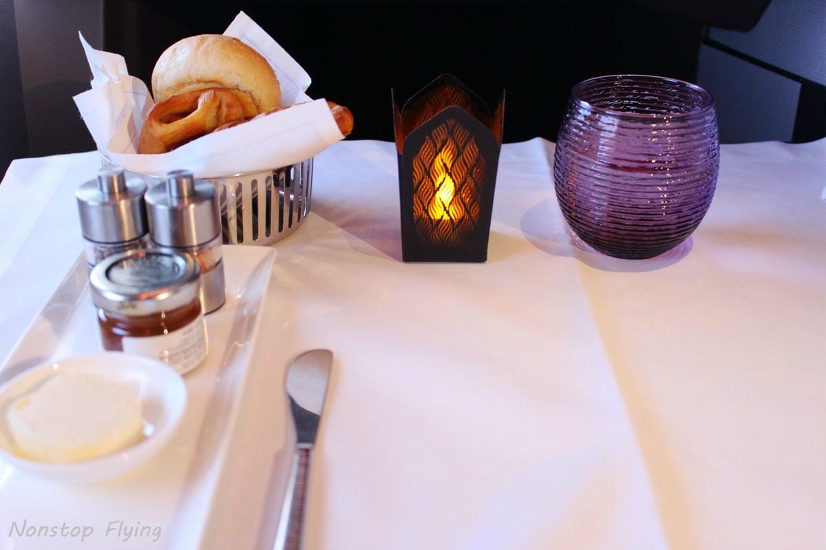 2019.04.27 卡達航空 QR816 杜哈-香港 777-300ER Qsuite商務艙 -豪華個人包廂、五星級服務、隨選菜單、名牌備品 - 第30張圖 2019.04.27 卡達航空 QR816 杜哈-香港 777-300ER Qsuite商務艙 -豪華個人包廂、五星級服務、隨選菜單、名牌備品