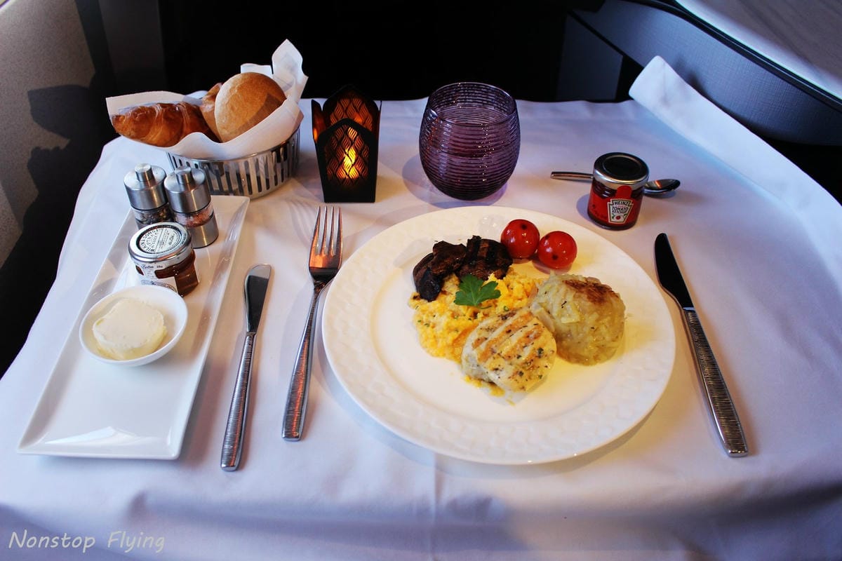 2019.04.27 卡達航空 QR816 杜哈-香港 777-300ER Qsuite商務艙 -豪華個人包廂、五星級服務、隨選菜單、名牌備品 - 第32張圖 2019.04.27 卡達航空 QR816 杜哈-香港 777-300ER Qsuite商務艙 -豪華個人包廂、五星級服務、隨選菜單、名牌備品