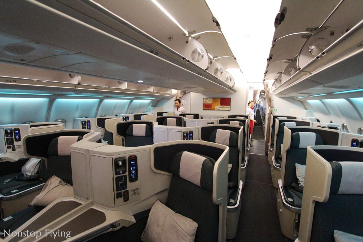 2019.04.27 國泰航空 CX408 香港-台北 A330-300商務艙飛行記錄 -全平躺反魚骨式座椅