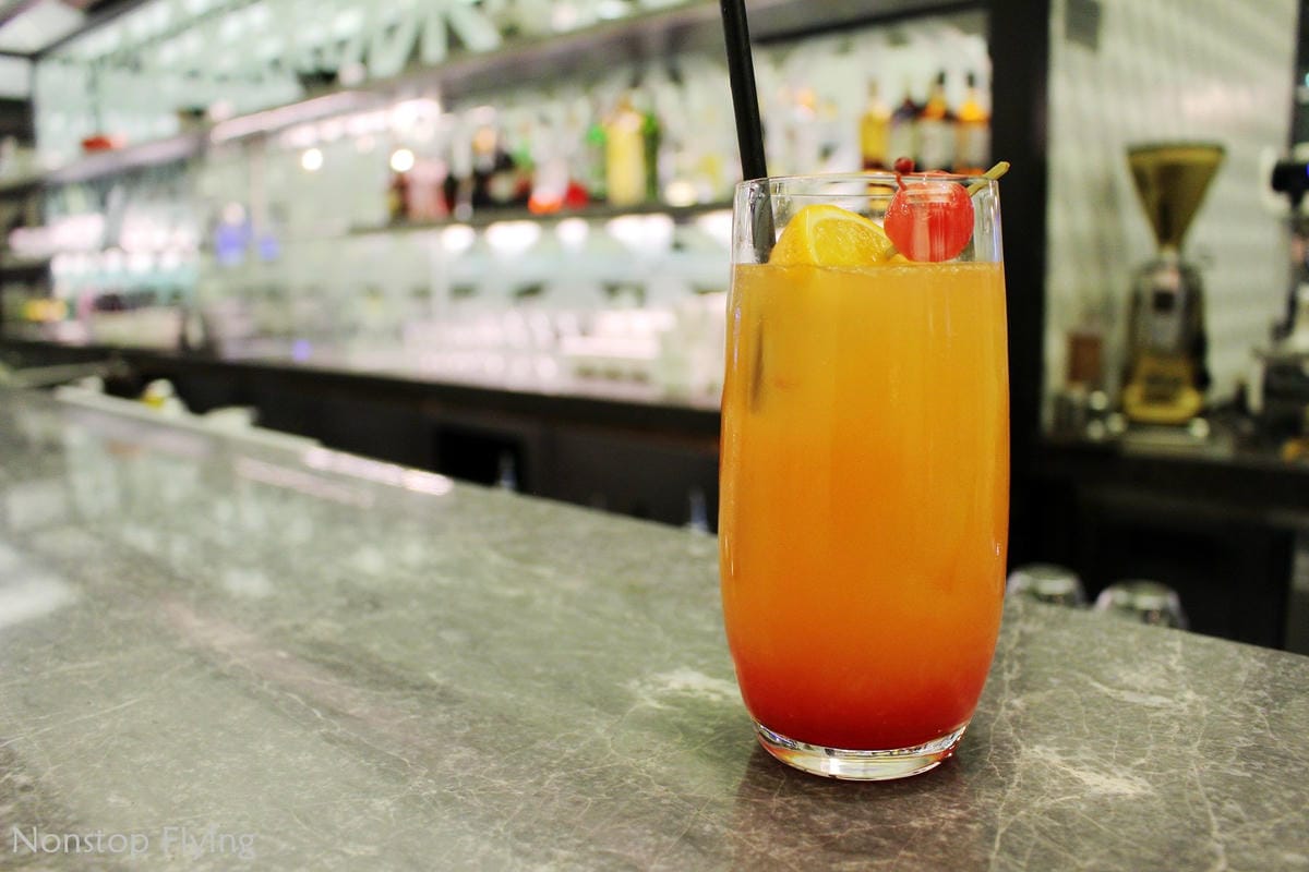 2019.04.27 國泰航空 CX408 香港-台北 A330-300商務艙飛行記錄 -全平躺反魚骨式座椅