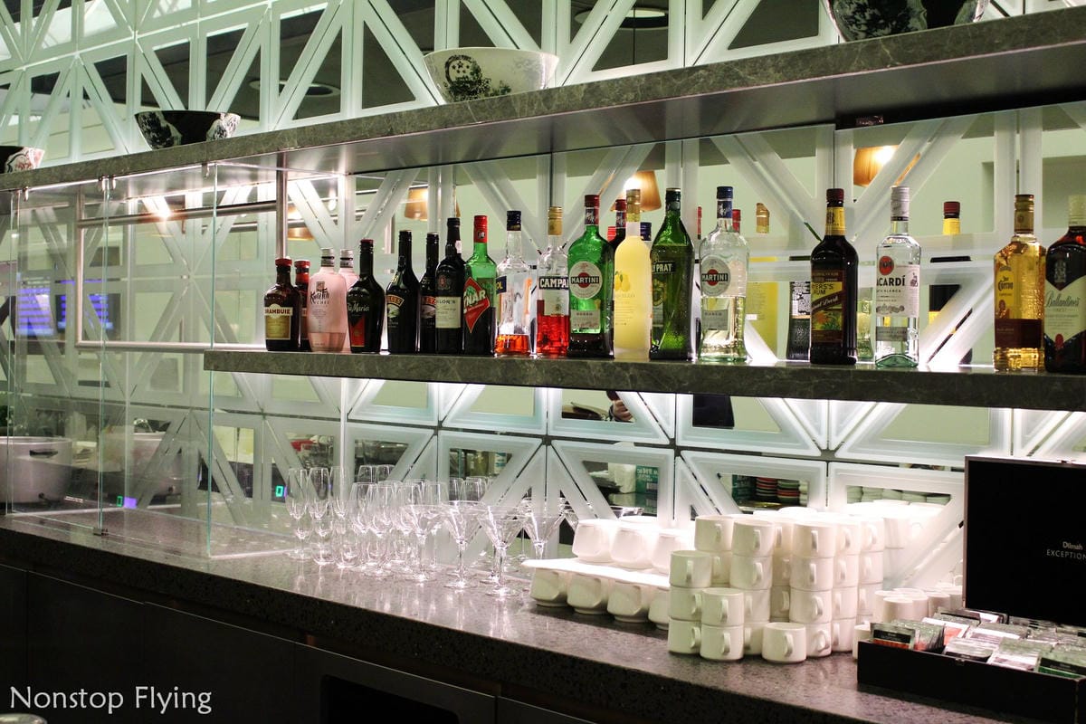 2019.04.27 國泰航空 CX408 香港-台北 A330-300商務艙飛行記錄 -全平躺反魚骨式座椅