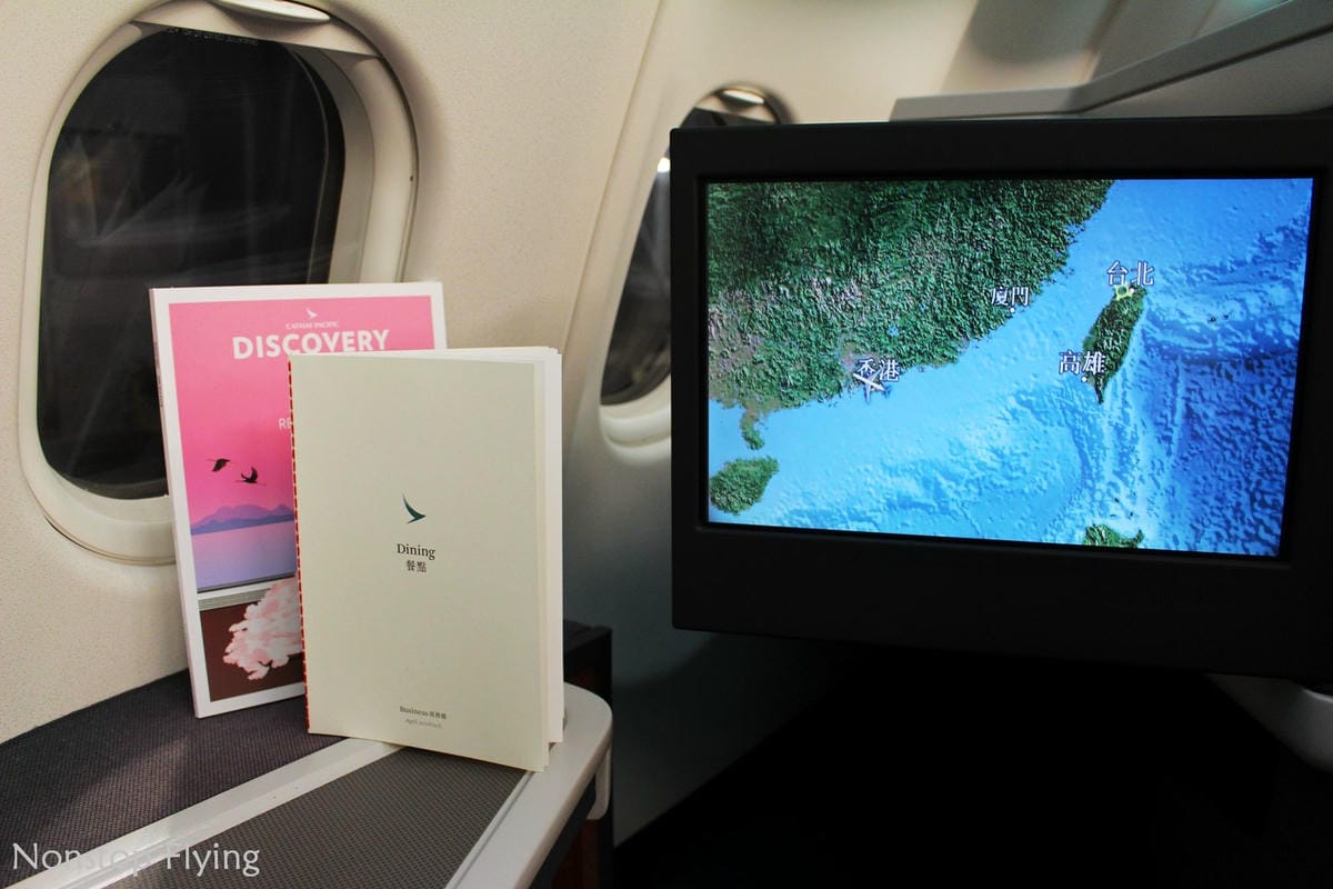 2019.04.27 國泰航空 CX408 香港-台北 A330-300商務艙飛行記錄 -全平躺反魚骨式座椅