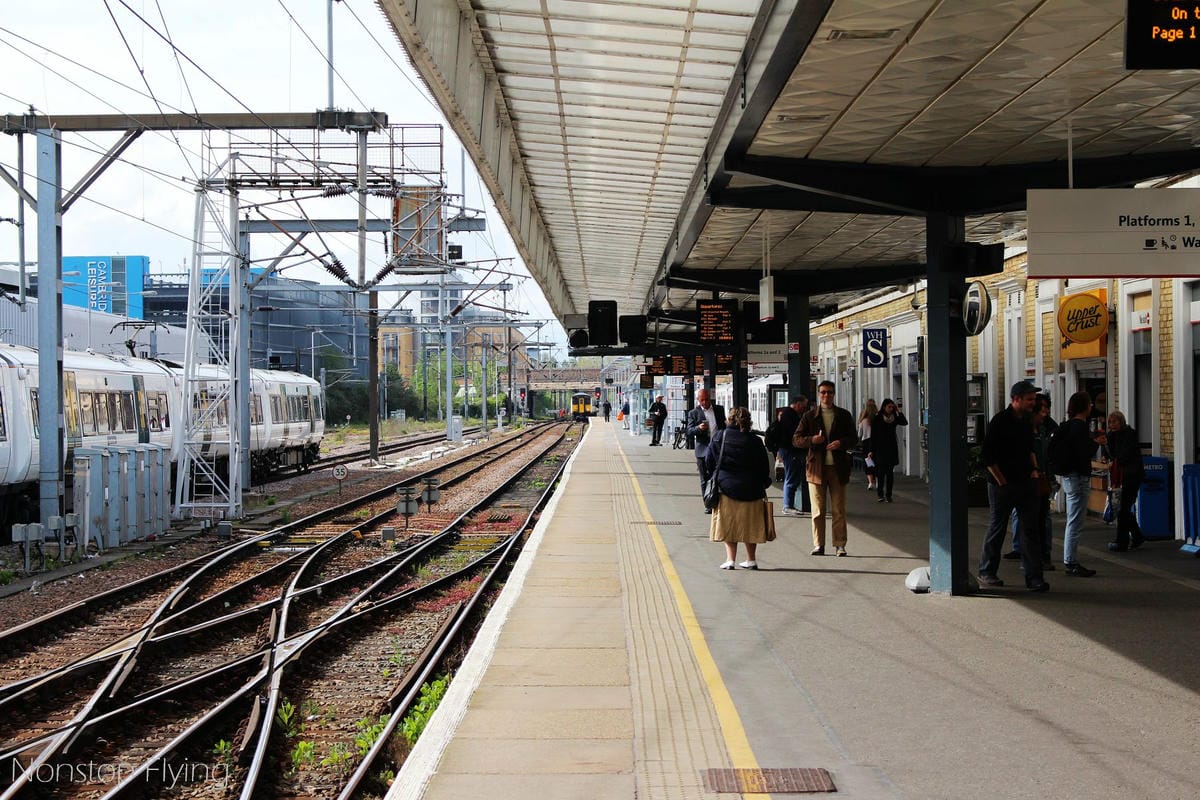 第一次坐火車遊英國就上手 -查車班、進出站好簡單!