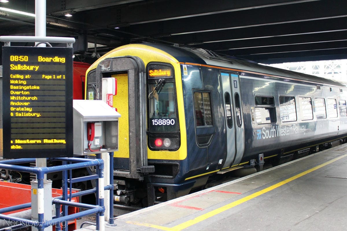 第一次坐火車遊英國就上手 -查車班、進出站好簡單!